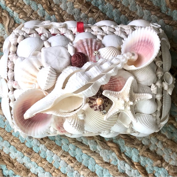 New! Seashell Pearls & Rhinestone Jewelry Box - Picture 2 of 7
